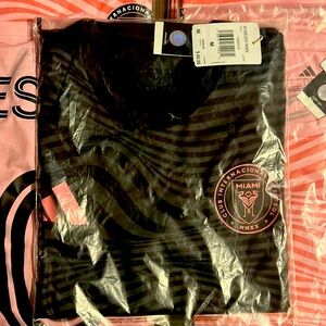 Messi Jersey: Inter Miami black Messi jersey. Brand new tags on.